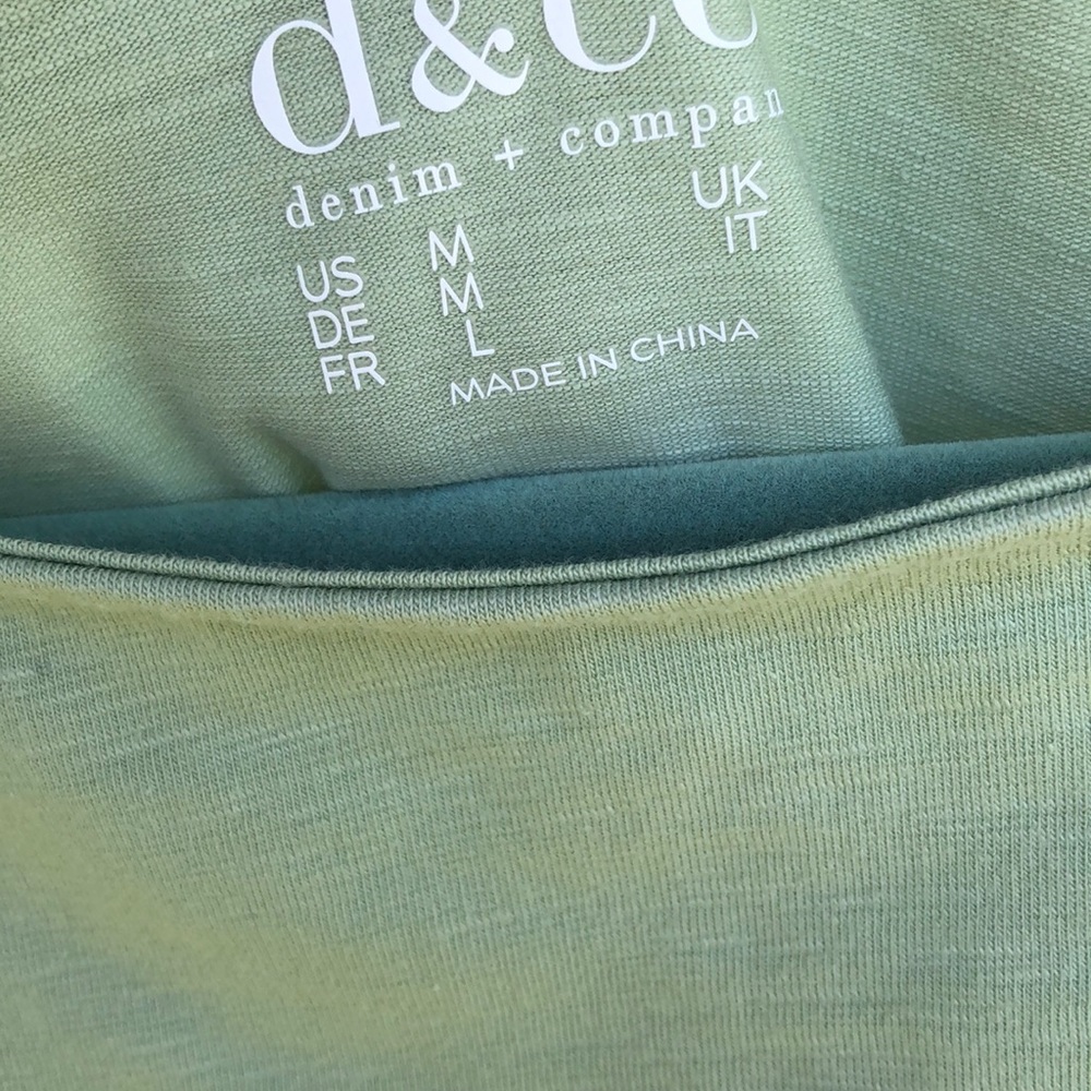 d & co. Top - Picture 2 of 5